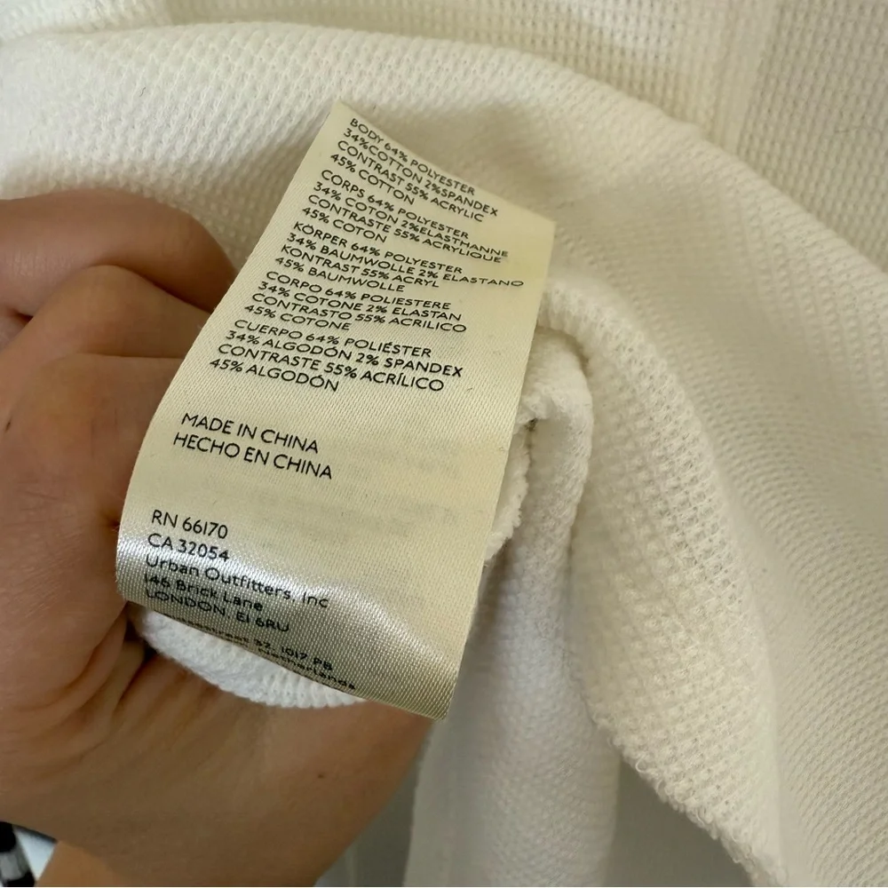 Free People “Gorgeous Thermal Cuff”‎
